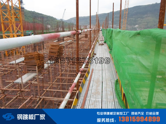 建筑行業(yè)中使用鍍鋅腳手板的優(yōu)勢(shì)